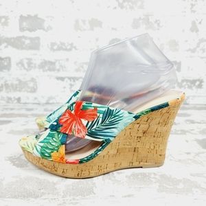 NEW Charles By Charles David Tropical Print Slip On Platform Wedge Sandals D1